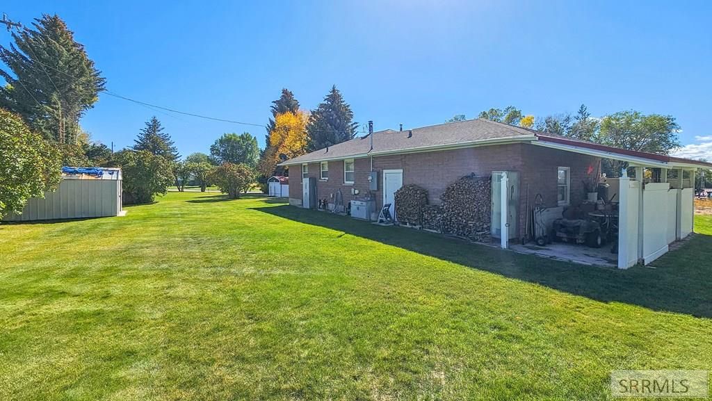 Image 3 of property listing at 338 Hazel Street, Arco, ID 83213