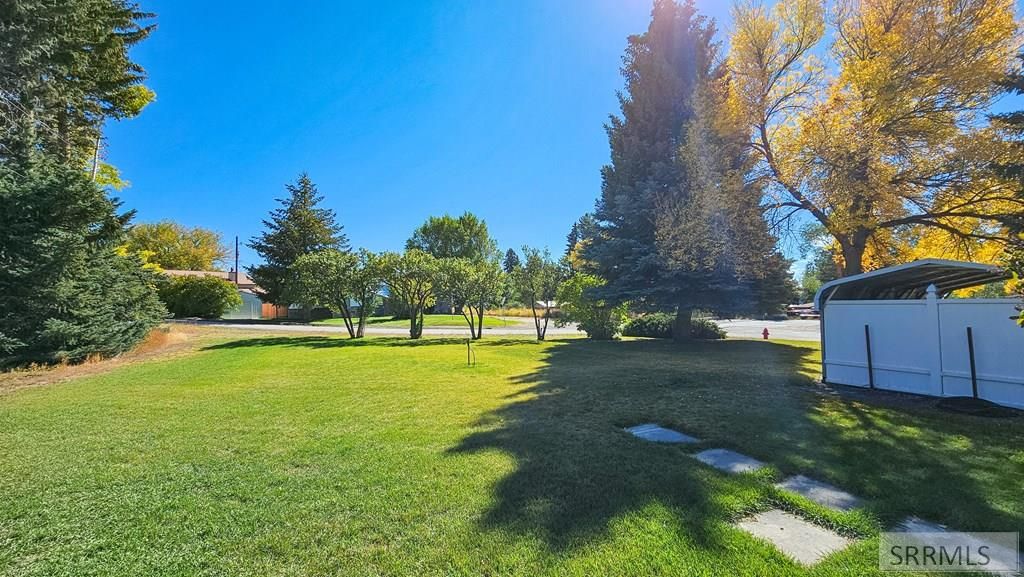 Image 4 of property listing at 338 Hazel Street, Arco, ID 83213