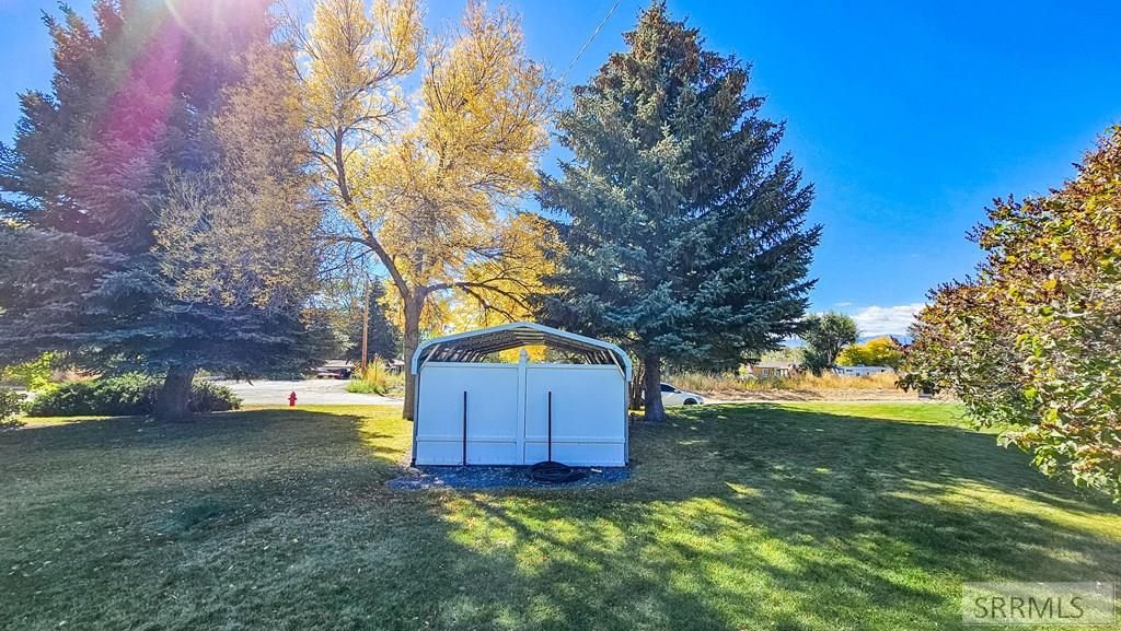 Image 5 of property listing at 338 Hazel Street, Arco, ID 83213