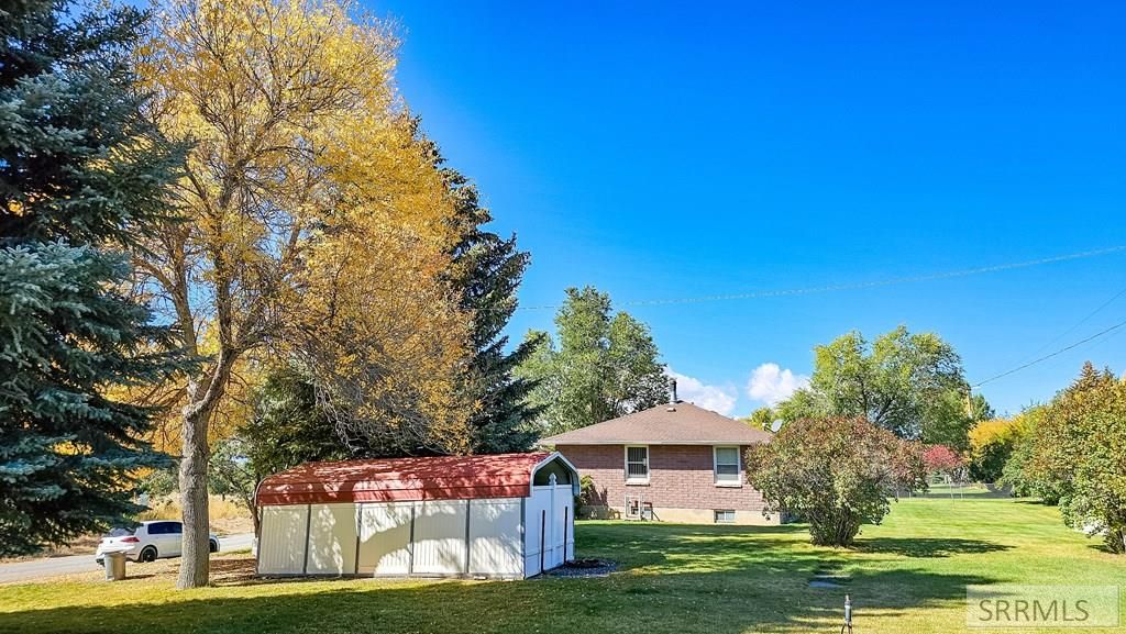 Image 6 of property listing at 338 Hazel Street, Arco, ID 83213