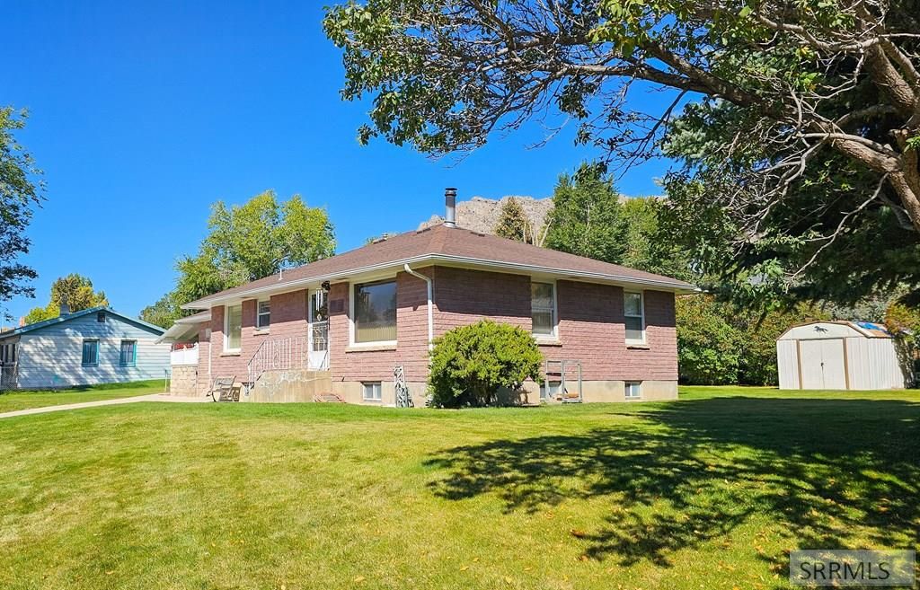 Image 7 of property listing at 338 Hazel Street, Arco, ID 83213