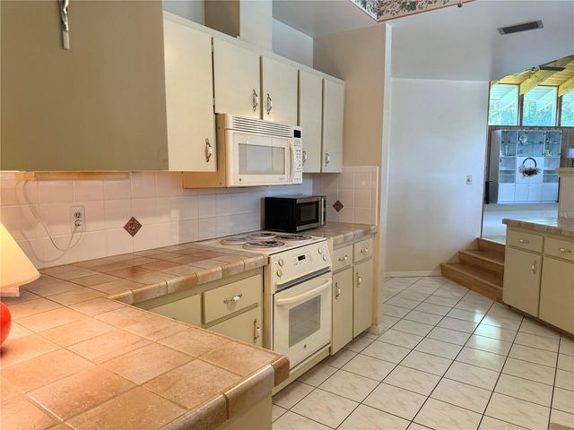924 RIDGECREST ROAD, Orlando, FL 32806