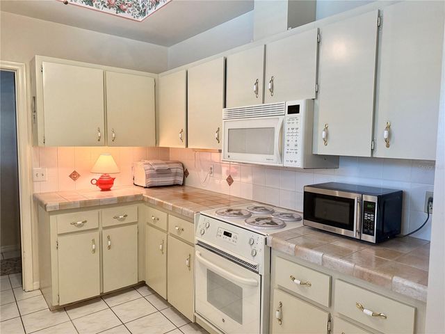 924 RIDGECREST ROAD, Orlando, FL 32806