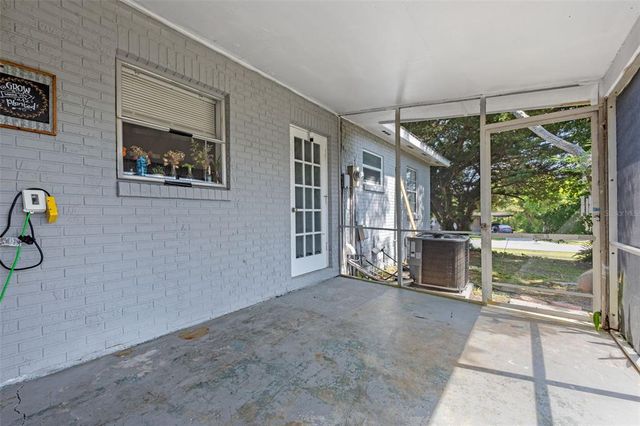 985 N VILLAGE DRIVE, Deltona, FL 32725
