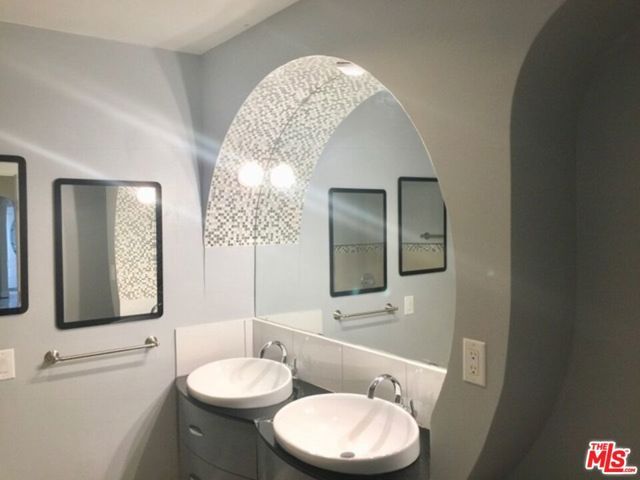 1350 S Curson Avenue, Los Angeles, CA 90019