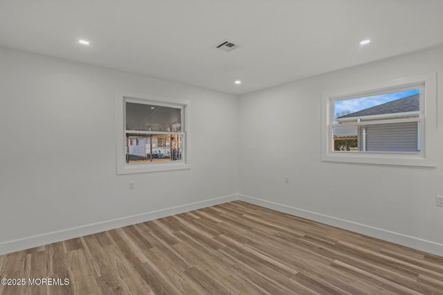 16 Saint Kitts Drive, Toms River, NJ 08757