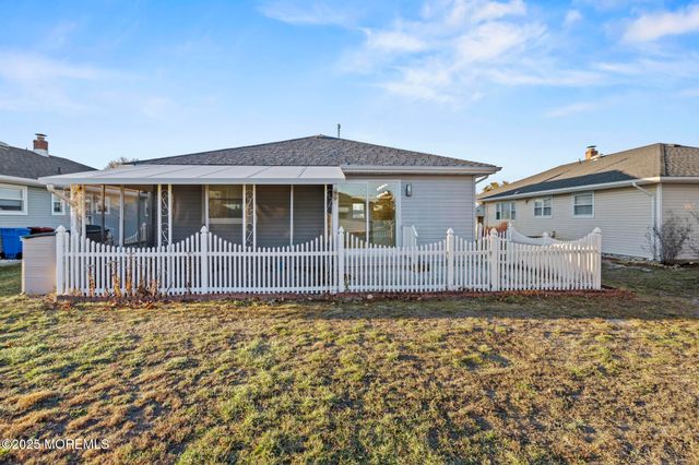 16 Saint Kitts Drive, Toms River, NJ 08757