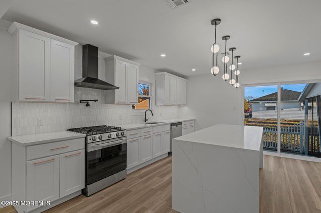 16 Saint Kitts Drive, Toms River, NJ 08757