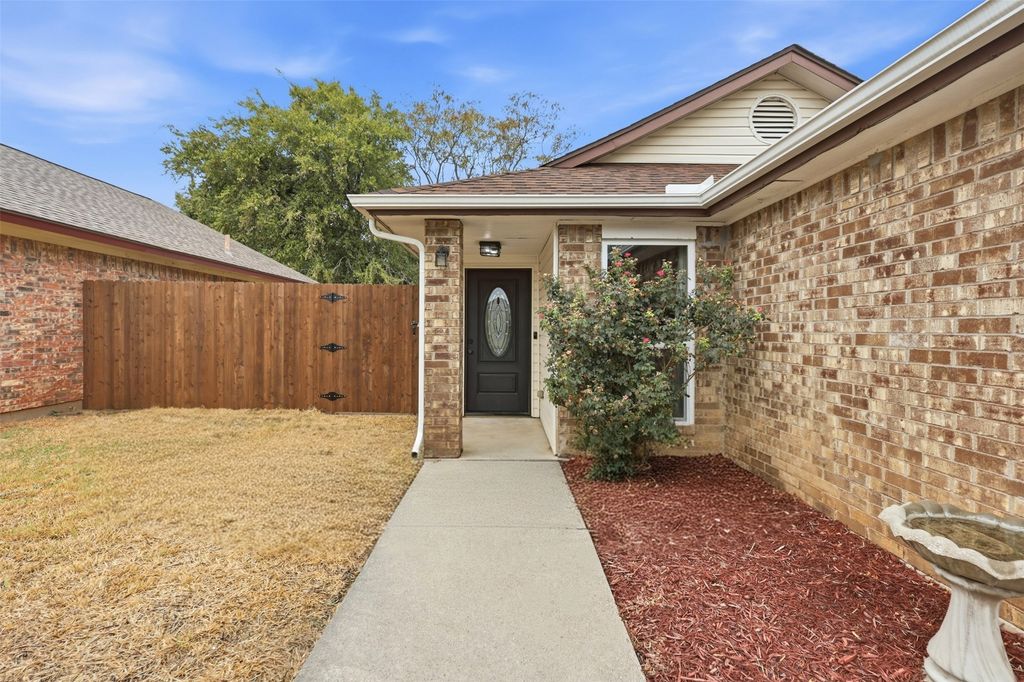 2508 Countryside Lane, Fort Worth, TX 76133 — exterior