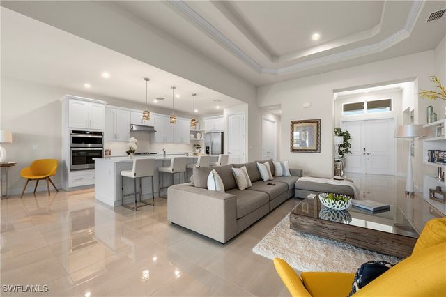 8897 Redonda DR, Naples, FL 34114