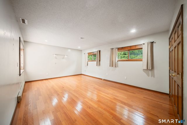 26 Vidich Lane, Naugatuck, CT 06770