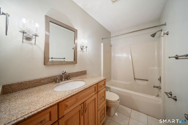 26 Vidich Lane, Naugatuck, CT 06770