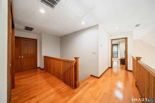 26 Vidich Lane, Naugatuck, CT 06770