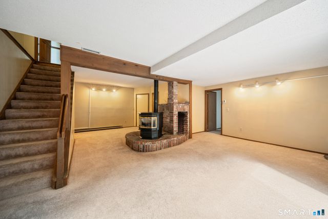 26 Vidich Lane, Naugatuck, CT 06770