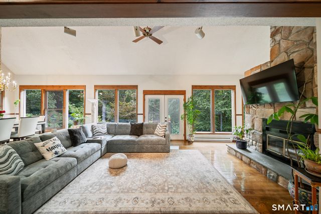 26 Vidich Lane, Naugatuck, CT 06770