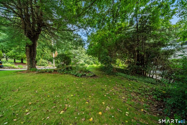 26 Vidich Lane, Naugatuck, CT 06770