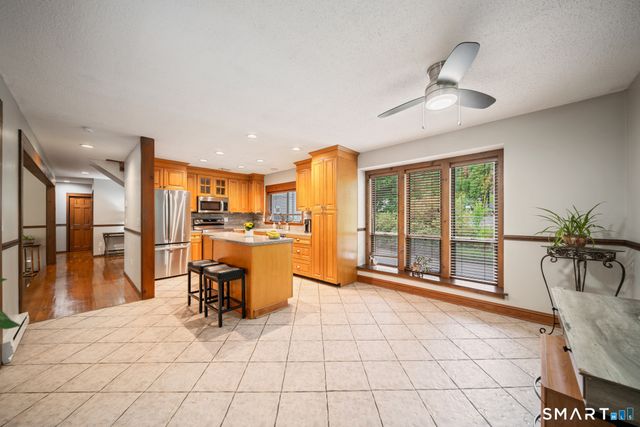 26 Vidich Lane, Naugatuck, CT 06770