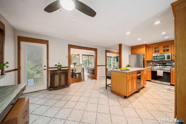 26 Vidich Lane, Naugatuck, CT 06770