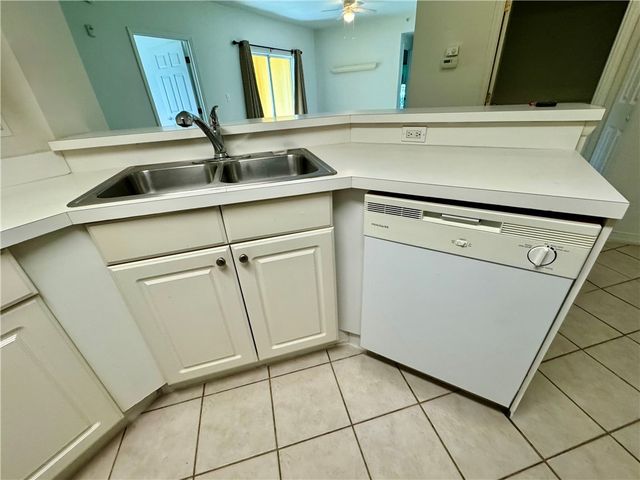 5090 Fairways Circle H102, Vero Beach, FL 32967