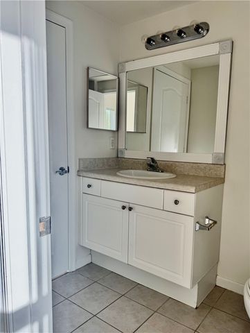 5090 Fairways Circle H102, Vero Beach, FL 32967