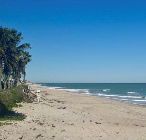 5090 Fairways Circle H102, Vero Beach, FL 32967