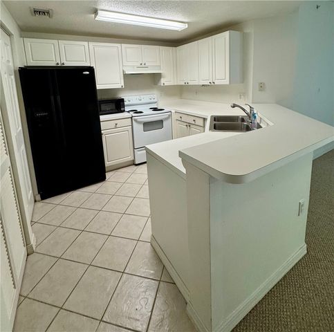 5090 Fairways Circle H102, Vero Beach, FL 32967