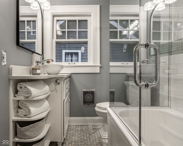 140 E 44th Street, Indianapolis, IN 46205