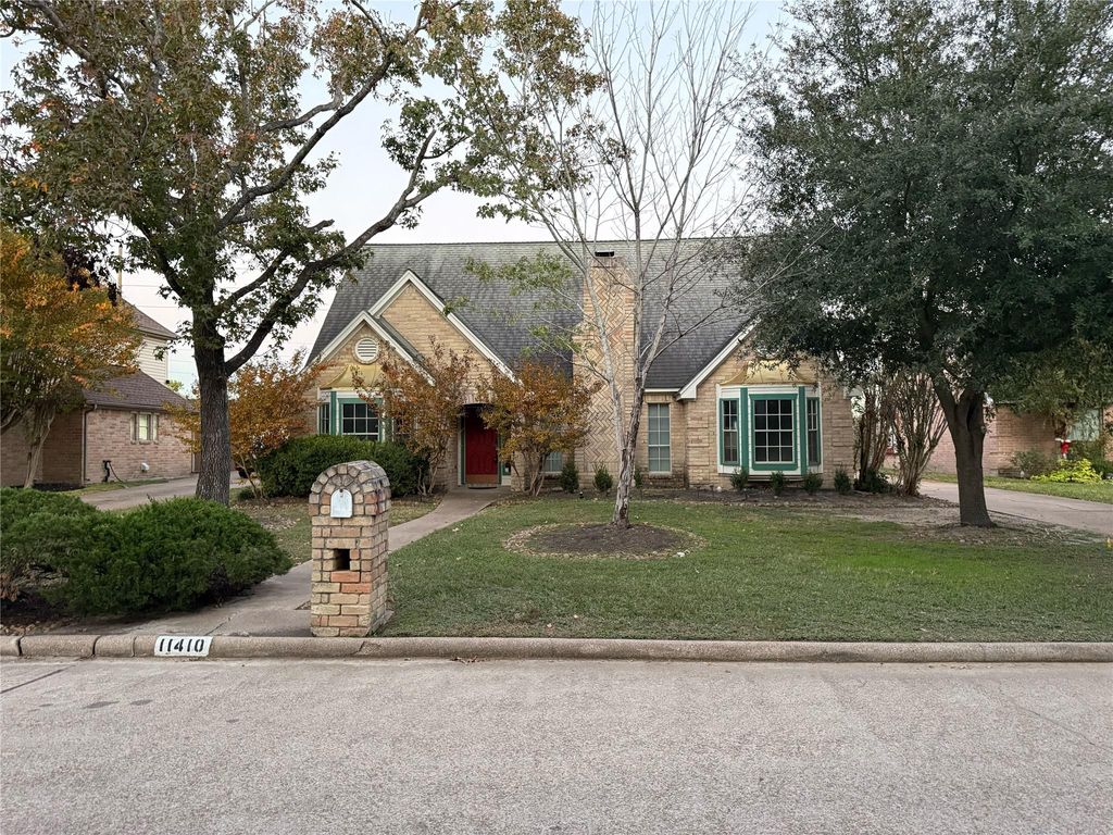 11410 Galbreath Drive, Houston, TX 77066