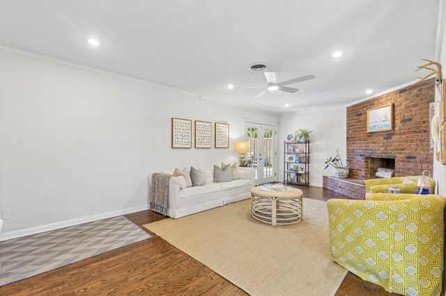 10622 MAPLERIDGE Drive, Dallas, TX 75238
