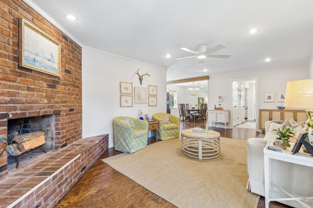 10622 MAPLERIDGE Drive, Dallas, TX 75238