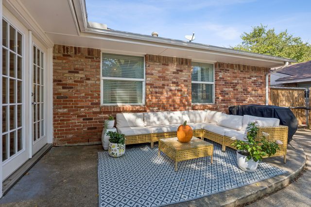 10622 MAPLERIDGE Drive, Dallas, TX 75238