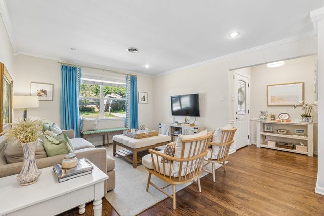 10622 MAPLERIDGE Drive, Dallas, TX 75238