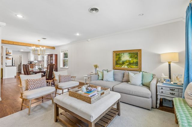 10622 MAPLERIDGE Drive, Dallas, TX 75238