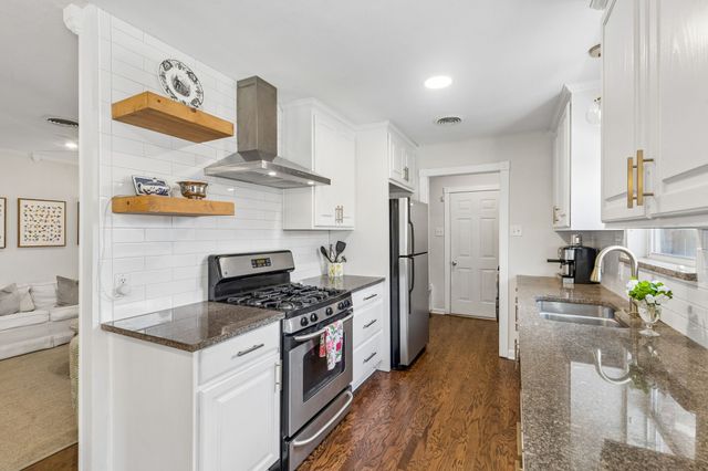 10622 MAPLERIDGE Drive, Dallas, TX 75238