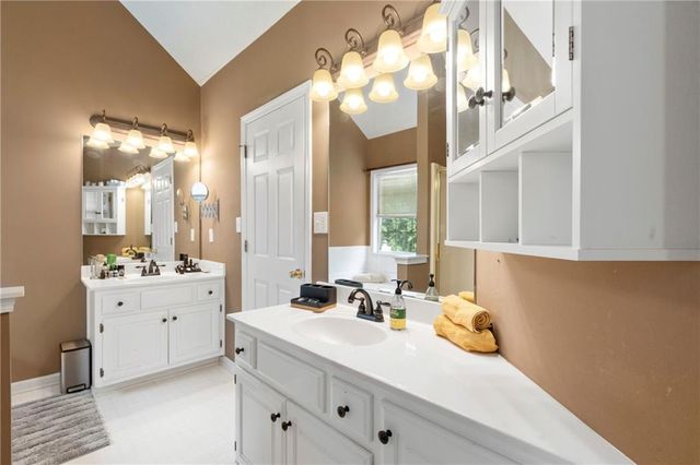 5660 Bridle Glen Drive, Buford, GA 30518