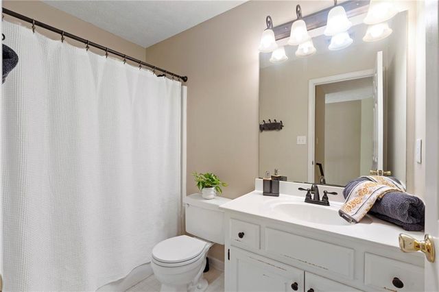 5660 Bridle Glen Drive, Buford, GA 30518