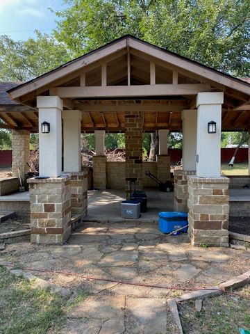 825 S Hughes Avenue, Fort Worth, TX 76103