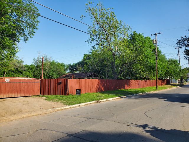 825 S Hughes Avenue, Fort Worth, TX 76103