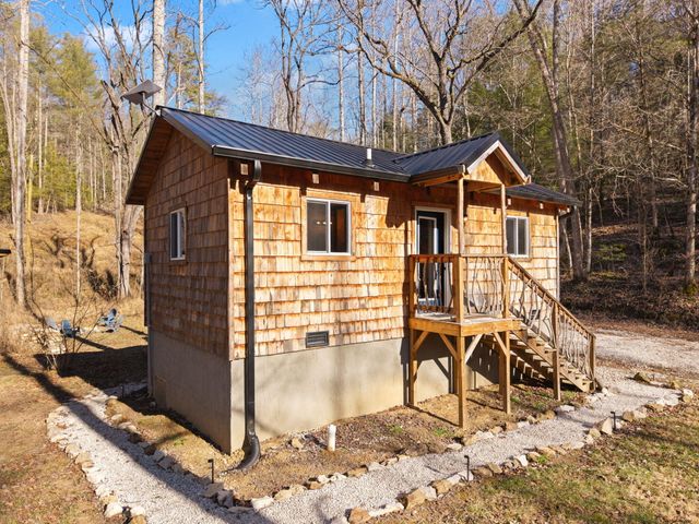 22 Still Hand, Beattyville, KY 41311