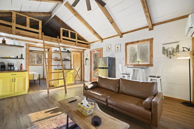 22 Still Hand, Beattyville, KY 41311