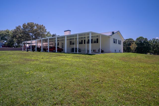 1448 Baker Ln, Lawrenceburg, TN 38464