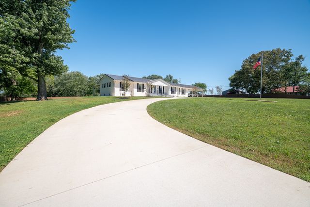 1448 Baker Ln, Lawrenceburg, TN 38464