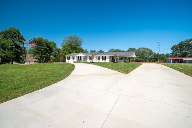 1448 Baker Ln, Lawrenceburg, TN 38464