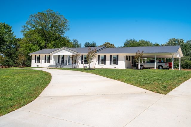 1448 Baker Ln, Lawrenceburg, TN 38464