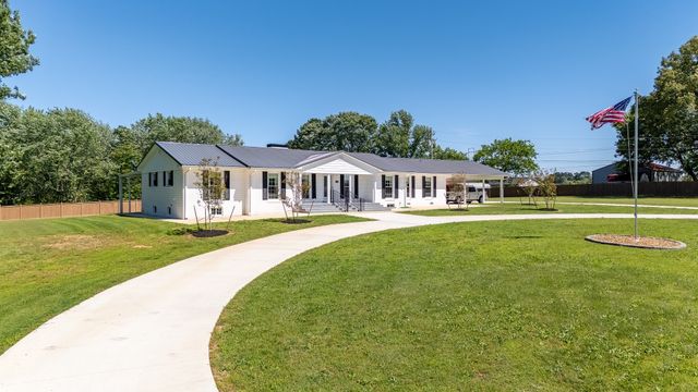 1448 Baker Ln, Lawrenceburg, TN 38464