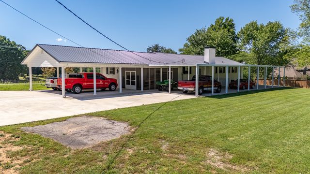 1448 Baker Ln, Lawrenceburg, TN 38464