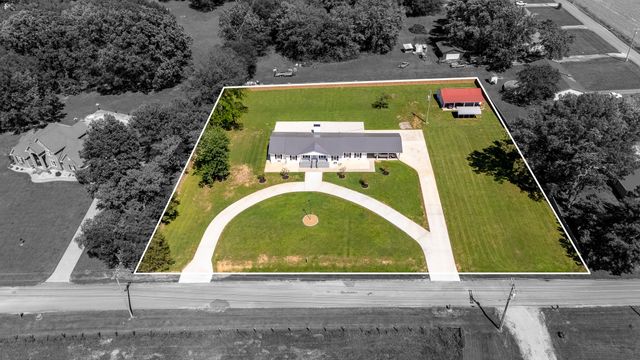 1448 Baker Ln, Lawrenceburg, TN 38464