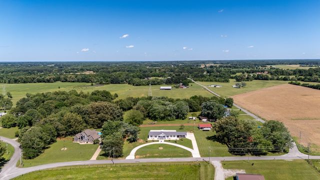 1448 Baker Ln, Lawrenceburg, TN 38464