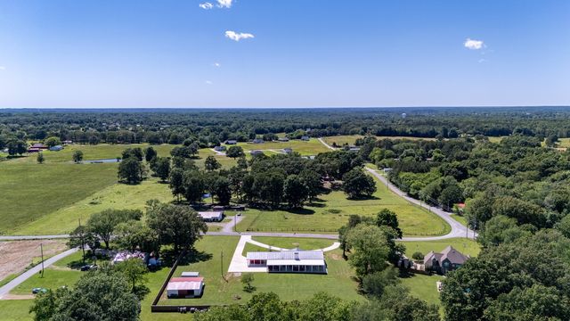 1448 Baker Ln, Lawrenceburg, TN 38464