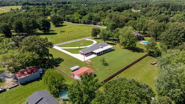 1448 Baker Ln, Lawrenceburg, TN 38464